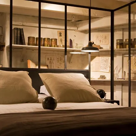 Surprenantes- Jules Verne דירה