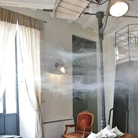 Surprenantes- Jules Verne דירה