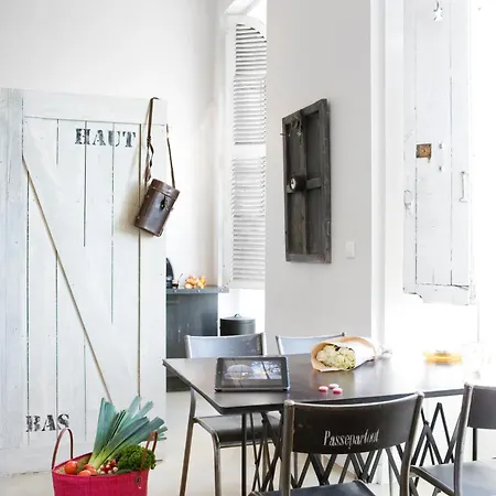 Surprenantes- Jules Verne アパート